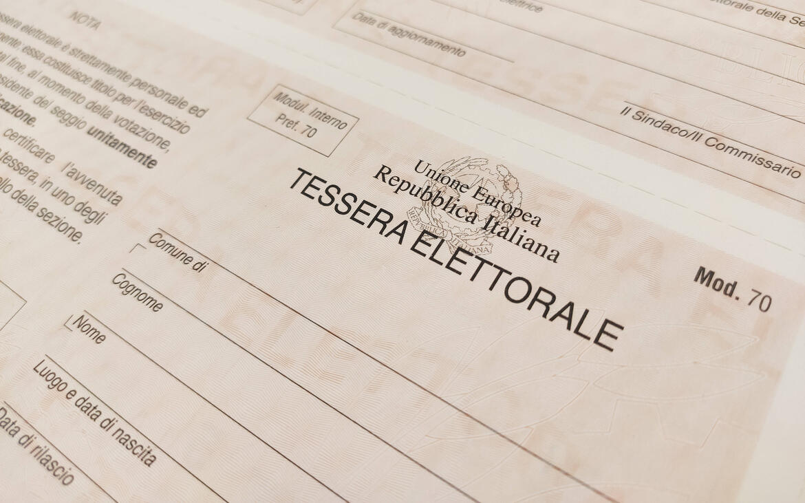Consegna tessere elettorali ai neo 18enni e ai 19enni